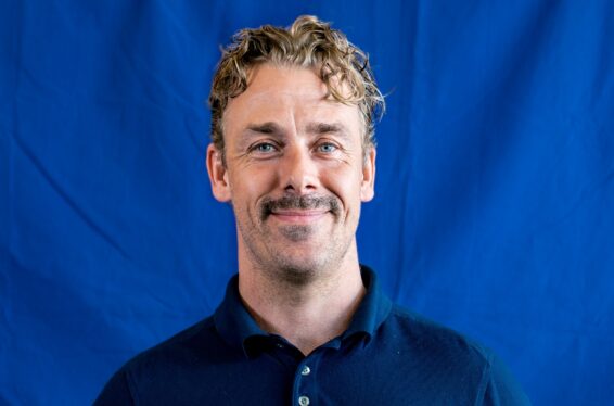 Porträtt av Sebastian Törnström.