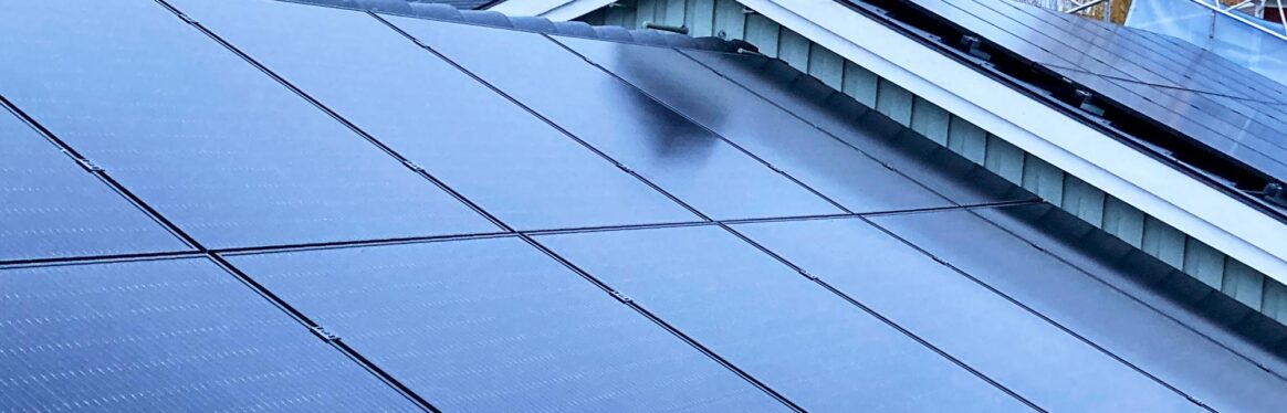 solceller på ett tak