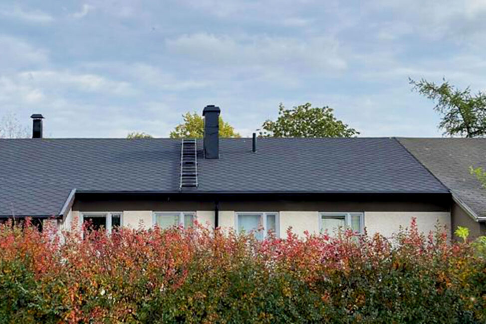 Hus i Sala med nytt tak och solceller