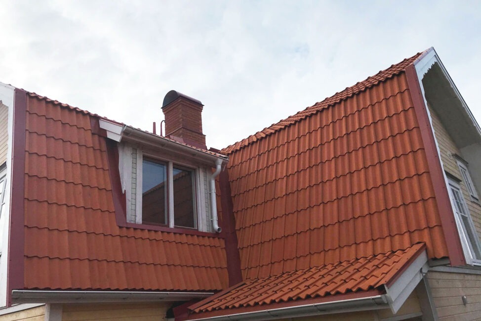 Nylagt tak på tvåplansvilla i Bromma