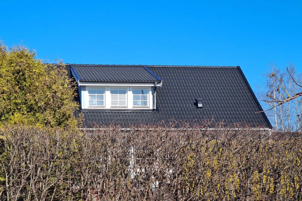 Bild på nylagt tak i Flen