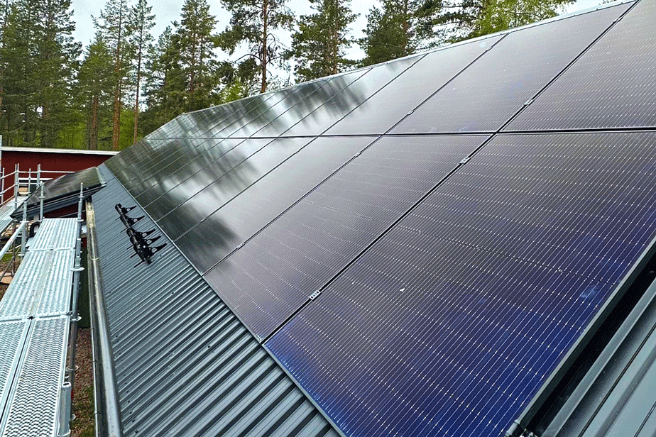 Solceller på ett tak