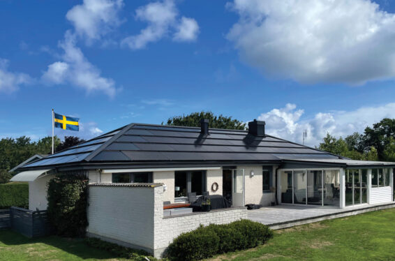 valmat tak med Solar Full Roof installation