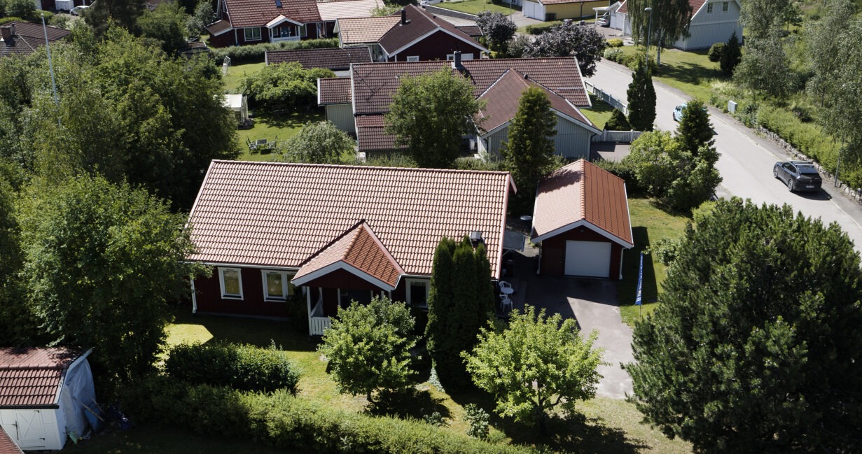 Nylagt tak efter takbyte i Västra Frölunda. Takläggare, takläggning, byta tak i Västra Frölunda
