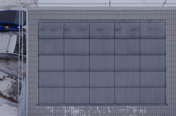 Solarstone Solar Full Roof passar bra tillsammans med grå betongpannor.