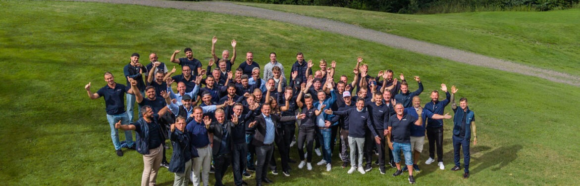 Gruppbild på franchisetagare och anställda på Swedala Tak.