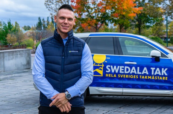 Takmästare Jens framför sin Swedala Tak bil